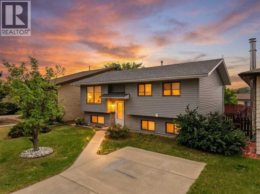 102 Denovan Crescent, Red Deer, Alberta  T4R 1W2 - Photo 1 - A2319787