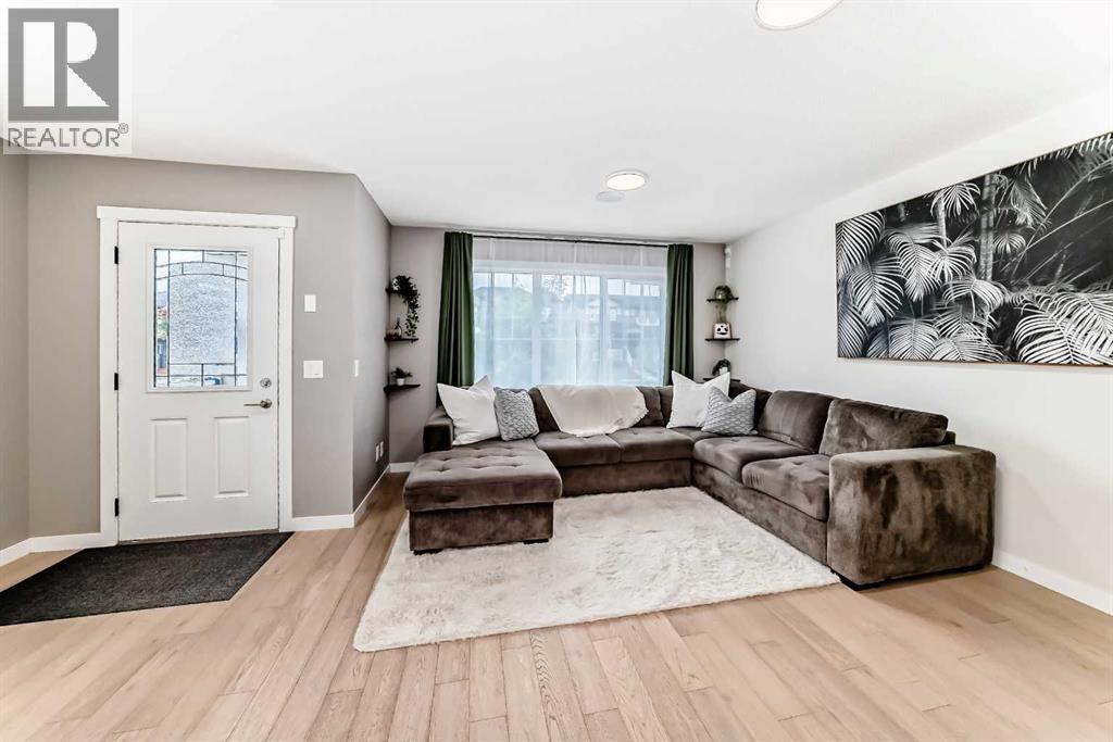 258 Fireside Drive, Cochrane, Alberta  T4C 2L6 - Photo 4 - A2320815