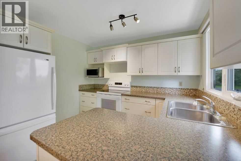 2 Mitchell Avenue, Red Deer, Alberta  T4N 0L1 - Photo 9 - A2320666