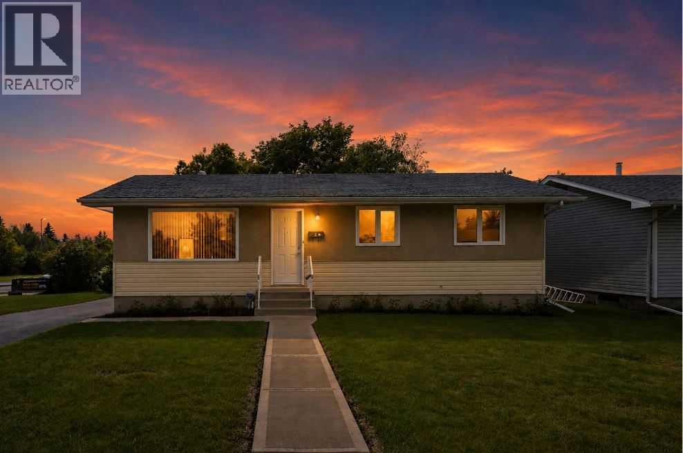 2 Mitchell Avenue, Red Deer, Alberta  T4N 0L1 - Photo 1 - A2320666
