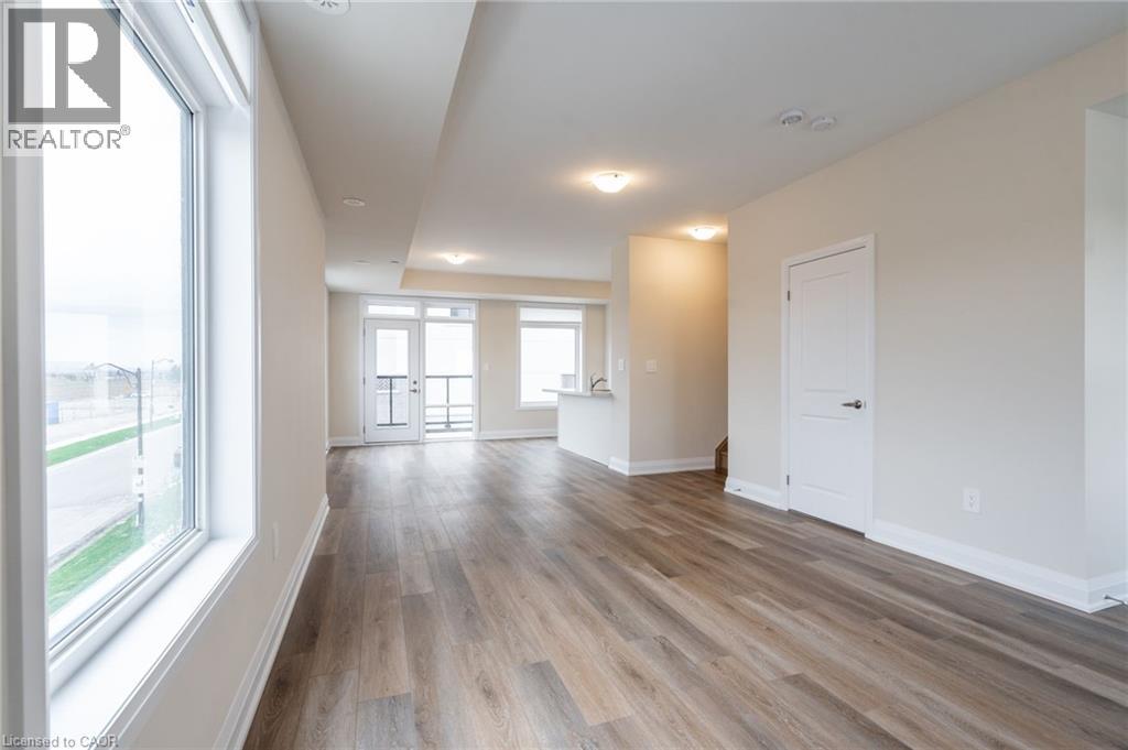 1585 Rose Way Unit# 119, Milton, Ontario  L9E 1N4 - Photo 5 - 40839614