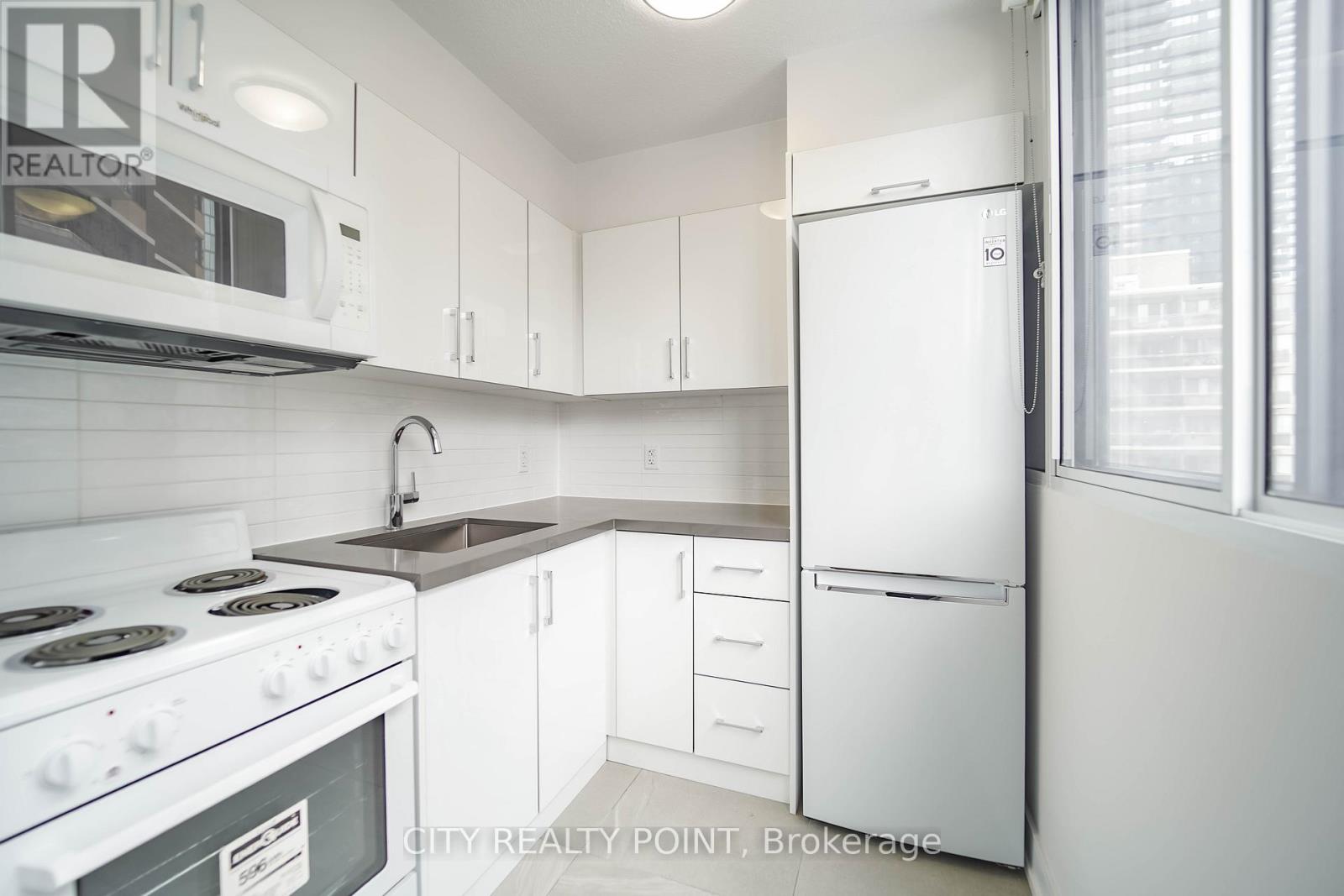 2405 - 33 Isabella Street, Toronto, Ontario  M4Y 2P7 - Photo 9 - C13442986