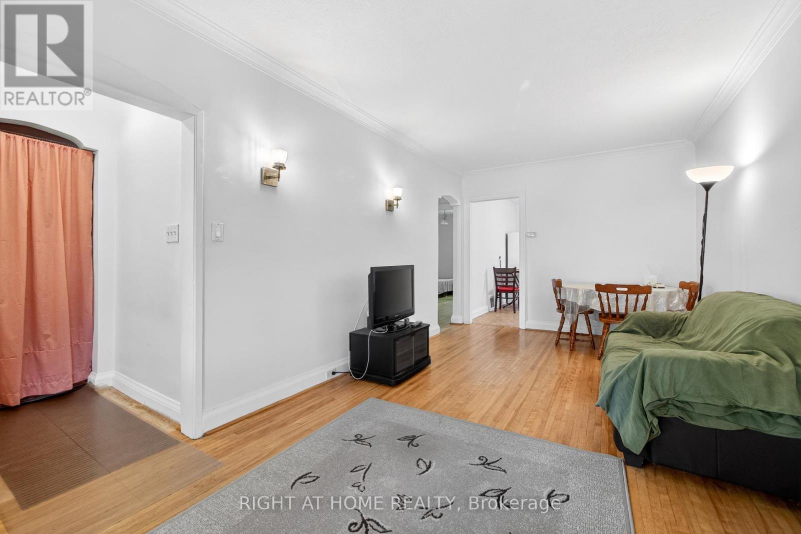 1109 Greenwood Avenue, Toronto, Ontario  M4J 4E5 - Photo 10 - E13442984