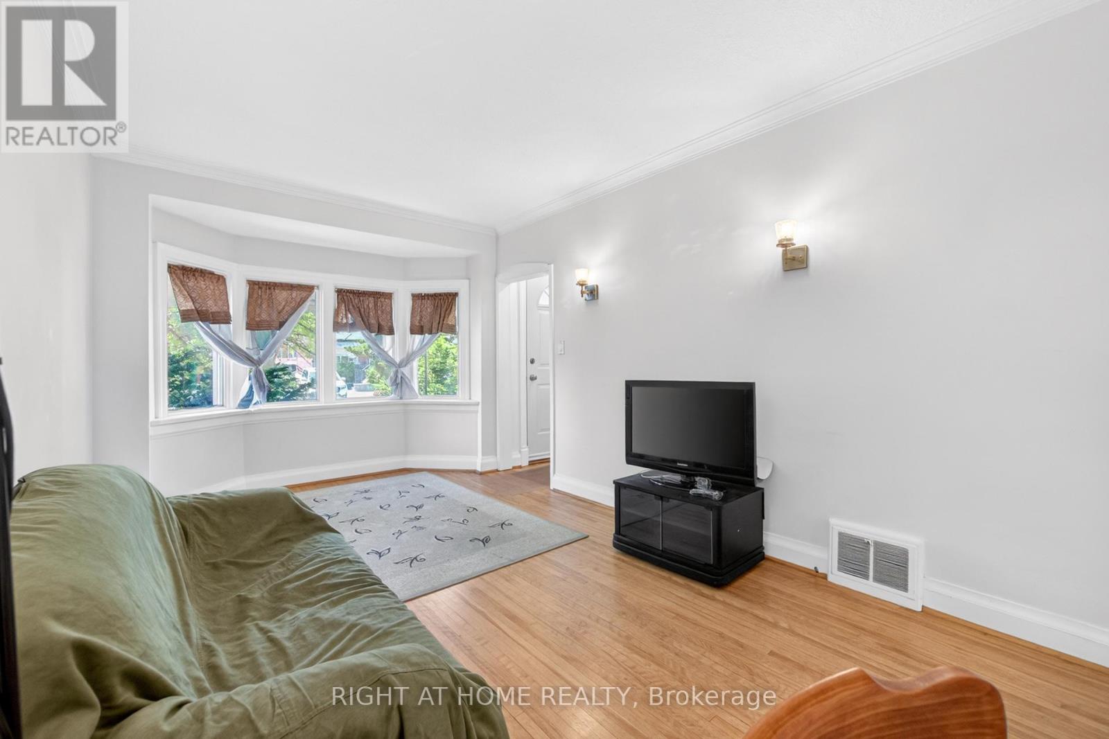 1109 Greenwood Avenue, Toronto, Ontario  M4J 4E5 - Photo 12 - E13442984