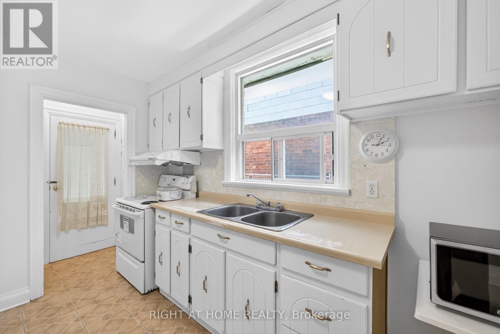 1109 Greenwood Avenue, Toronto, Ontario  M4J 4E5 - Photo 16 - E13442984