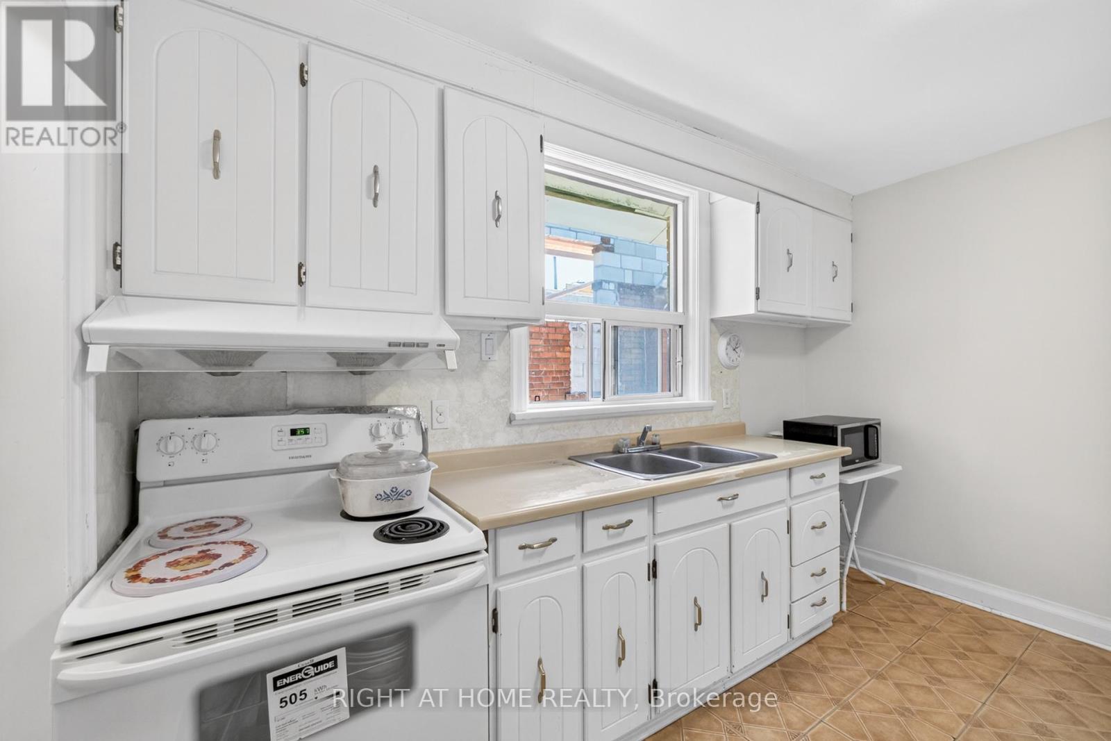 1109 Greenwood Avenue, Toronto, Ontario  M4J 4E5 - Photo 19 - E13442984