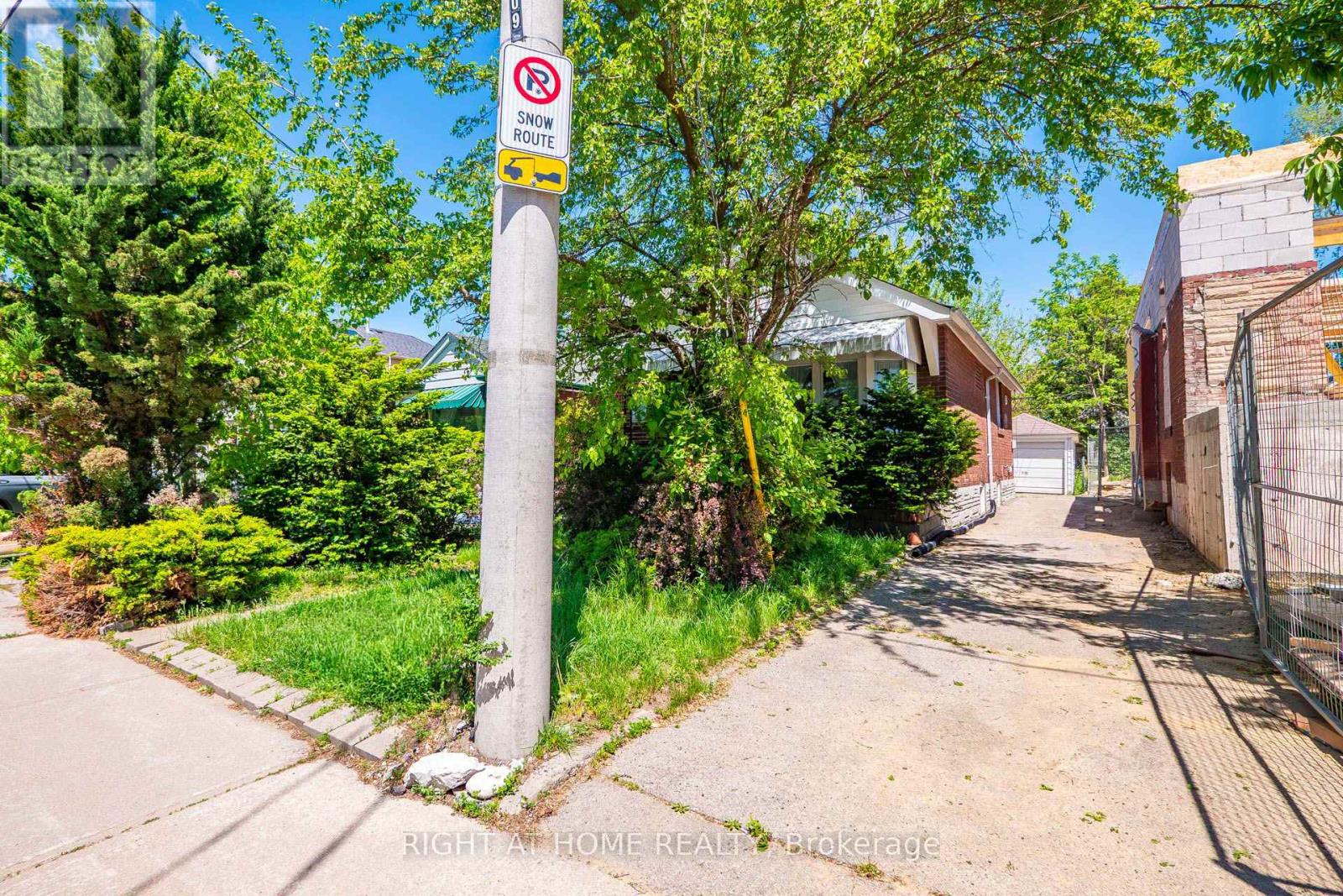 1109 Greenwood Avenue, Toronto, Ontario  M4J 4E5 - Photo 2 - E13442984