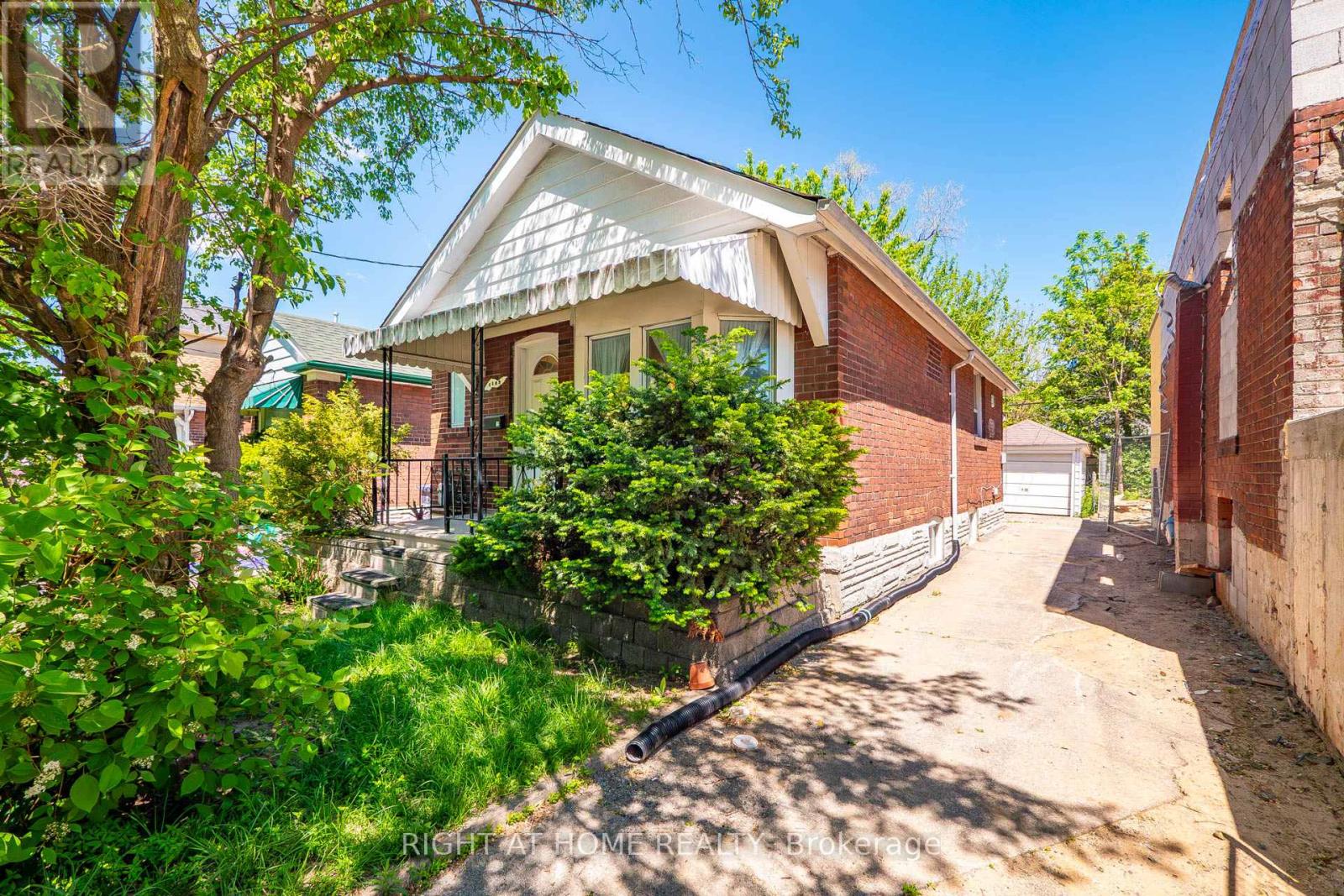 1109 Greenwood Avenue, Toronto, Ontario  M4J 4E5 - Photo 3 - E13442984
