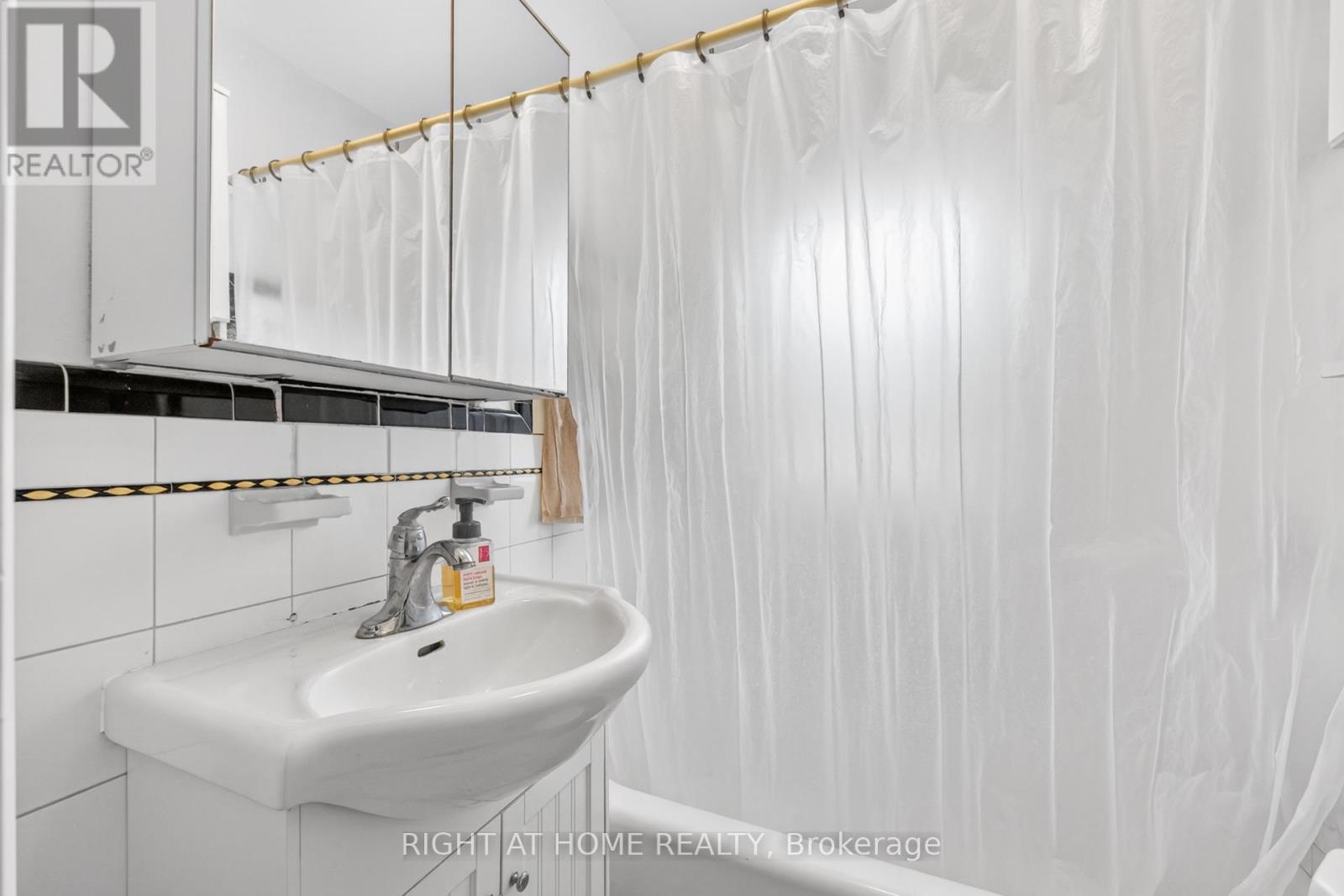 1109 Greenwood Avenue, Toronto, Ontario  M4J 4E5 - Photo 35 - E13442984