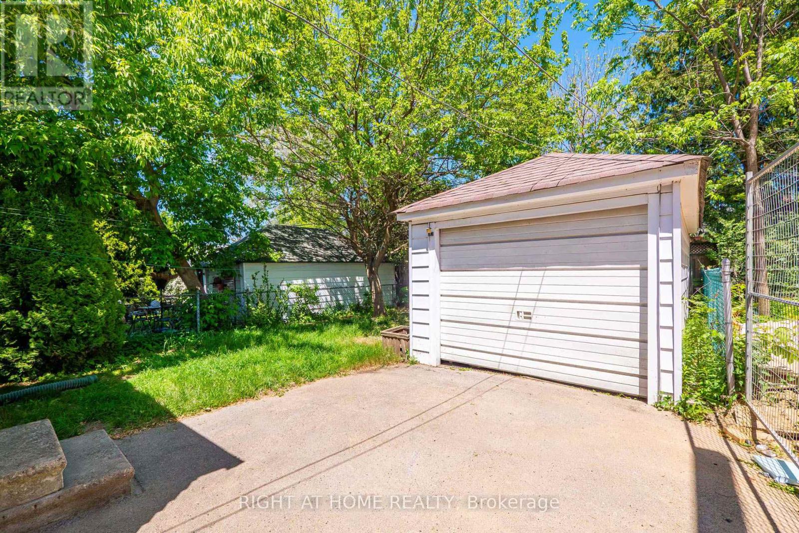 1109 Greenwood Avenue, Toronto, Ontario  M4J 4E5 - Photo 46 - E13442984