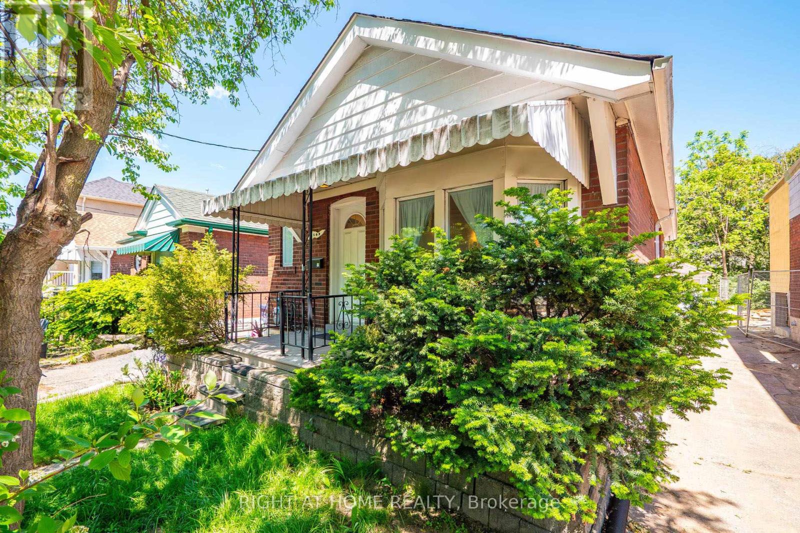 1109 Greenwood Avenue, Toronto, Ontario  M4J 4E5 - Photo 5 - E13442984