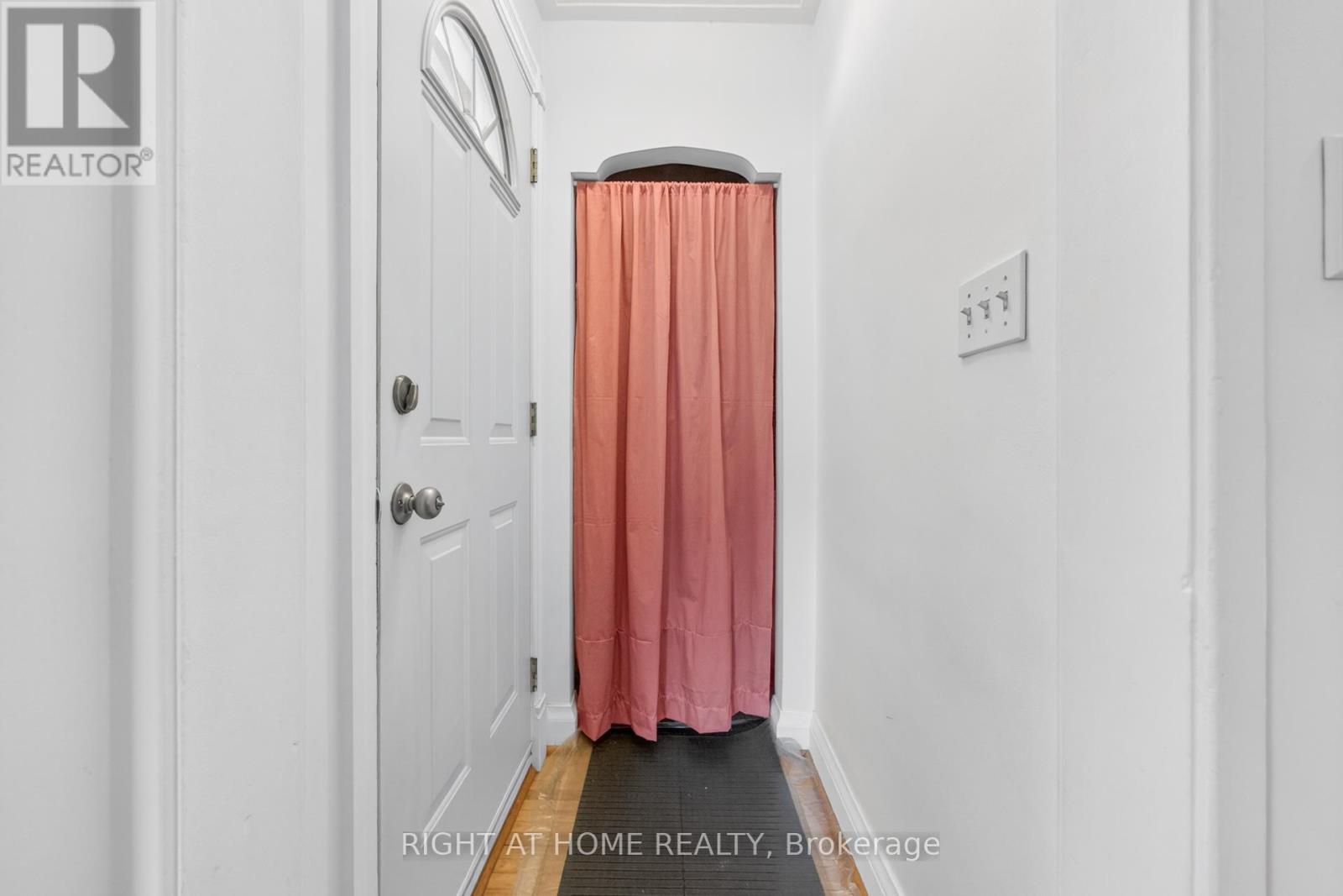 1109 Greenwood Avenue, Toronto, Ontario  M4J 4E5 - Photo 7 - E13442984