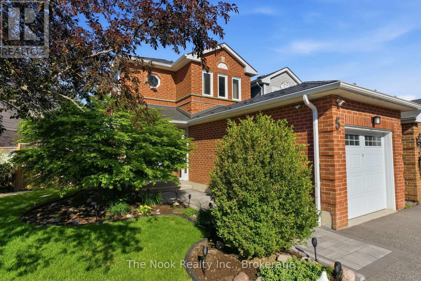 5 TEDDINGTON CRESCENT, Whitby, Ontario