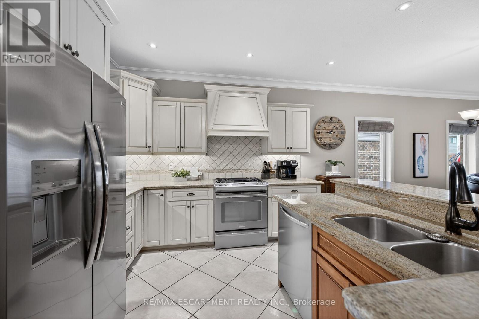 6 Southwood Crescent, Haldimand, Ontario  N3W 0A7 - Photo 12 - X13442962