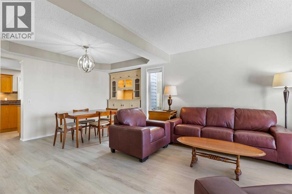 368 Sienna Park Drive SW, Calgary, Alberta  T3H 3K3 - Photo 4 - A2317144