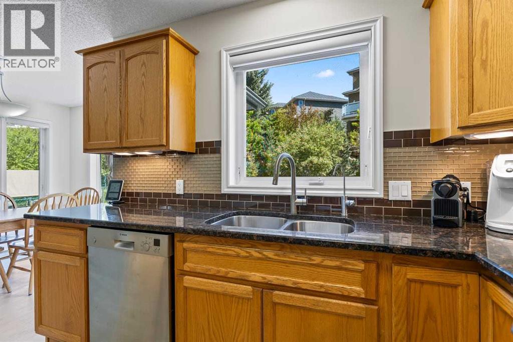 368 Sienna Park Drive SW, Calgary, Alberta  T3H 3K3 - Photo 15 - A2317144