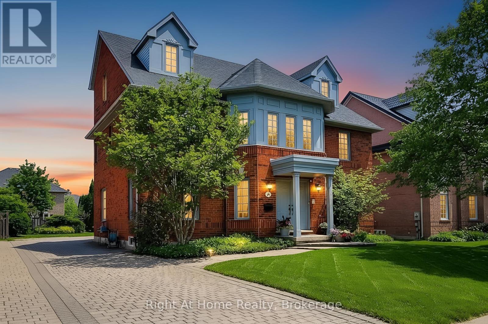 85 MEADOWLANDS BOULEVARD, Hamilton, Ontario