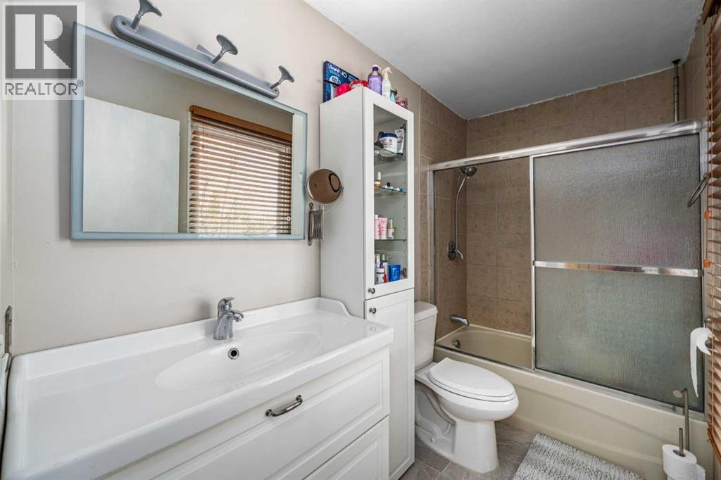 1455 Berkley Drive NW, Calgary, Alberta  T3K 1T6 - Photo 25 - A2318714