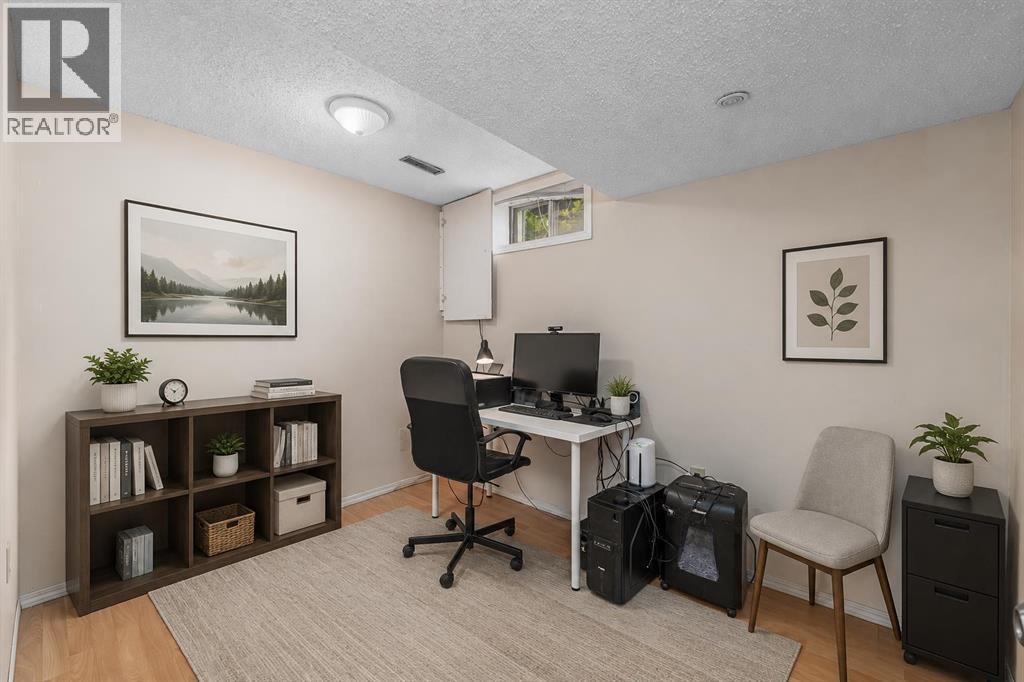 1455 Berkley Drive NW, Calgary, Alberta  T3K 1T6 - Photo 28 - A2318714
