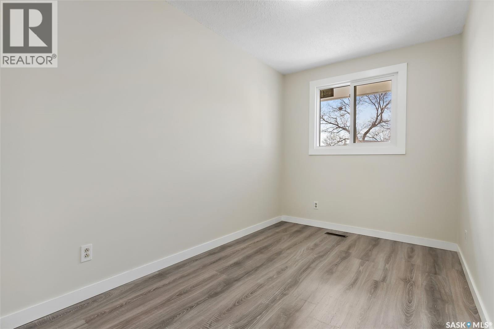 9 Carmichael Bay, Regina, Saskatchewan  S4R 0C7 - Photo 13 - SK039280