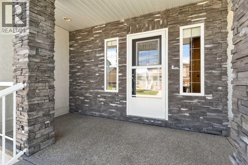 40 Lake Ridge, Olds, Alberta  T4H 1W6 - Photo 4 - A2317870
