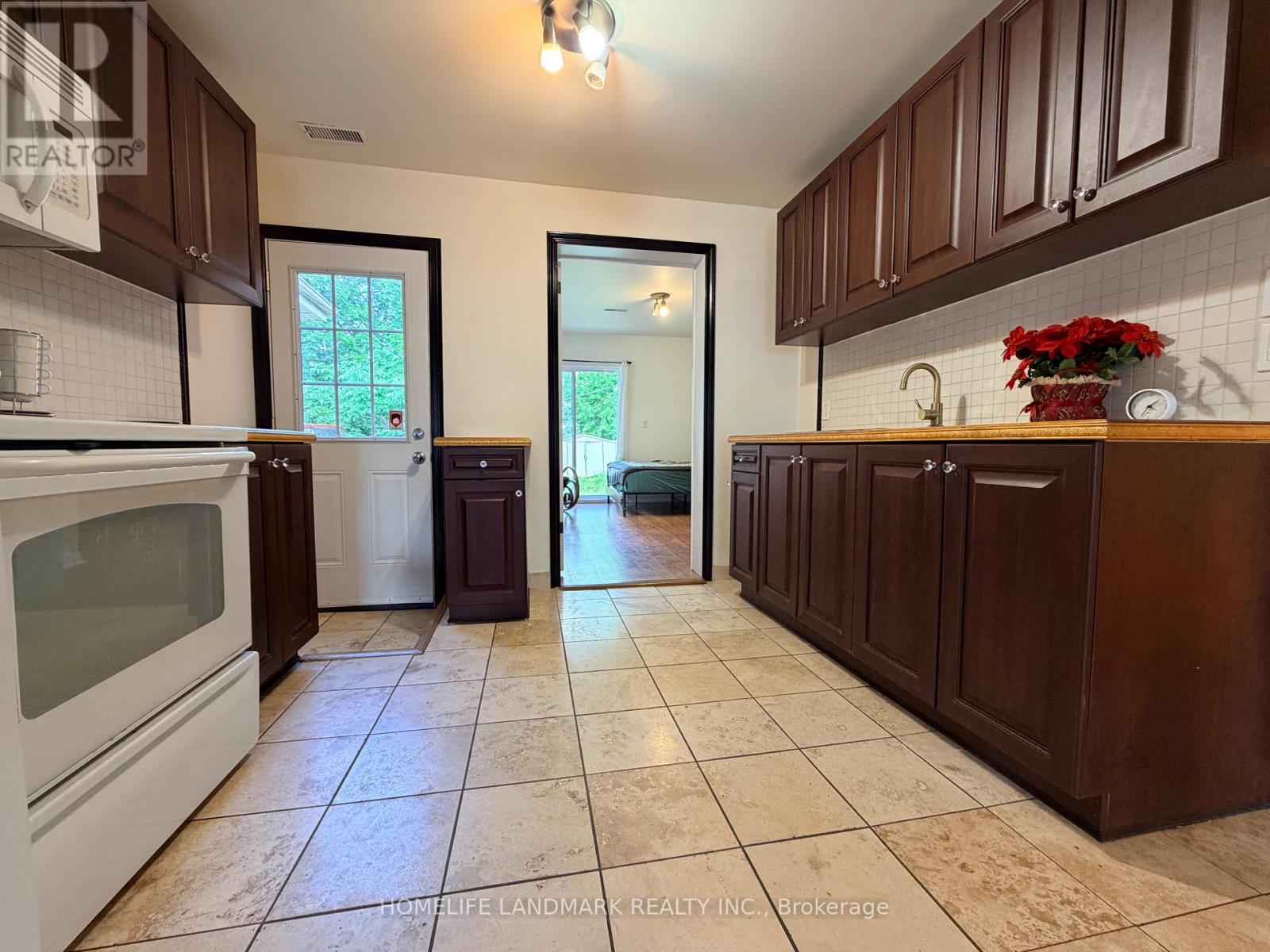 15 Fourteenth Street, Toronto, Ontario  M8V 3H8 - Photo 11 - W13438120