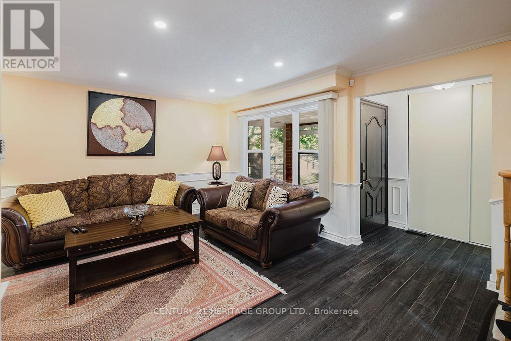 49 Gray Crescent, Richmond Hill, Ontario  L4C 5V4 - Photo 4 - N13443084