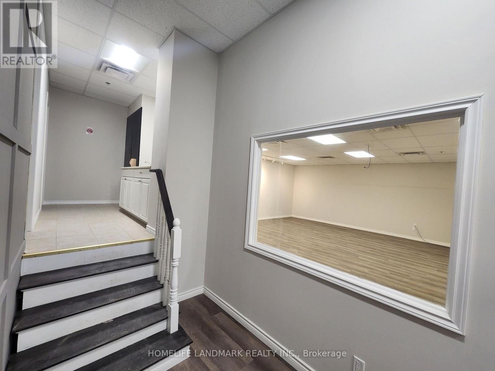 2b - 160 West Beaver Creek Road, Richmond Hill, Ontario L4B 1B4 - Photo 2 - N13443086