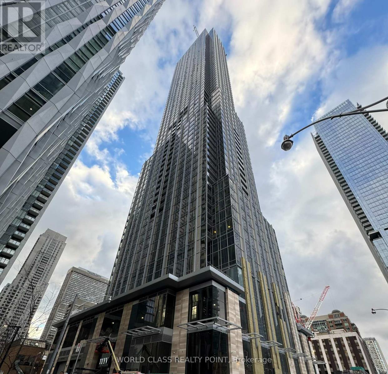 3706 - 11 Yorkville Avenue, Toronto, Ontario  M4W 0B7 - Photo 2 - C13443136