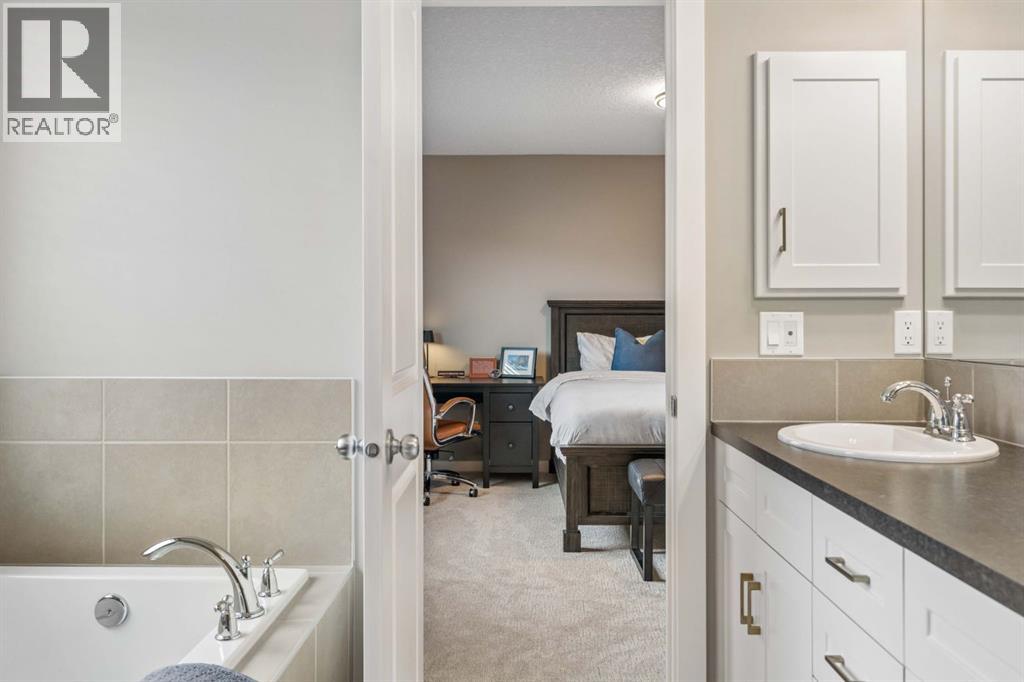 144 Sunrise View, Cochrane, Alberta  T4C 0T7 - Photo 14 - A2316754