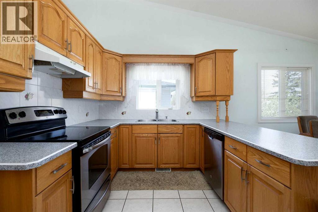 261 Boisvert Place, Fort Mcmurray, Alberta  T9K 1T2 - Photo 9 - A2313498