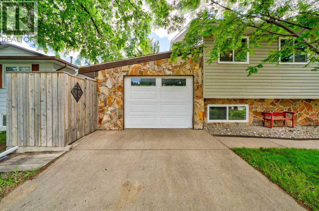 110 Temple Boulevard W, Lethbridge, Alberta  T1K 5A3 - Photo 2 - A2320549