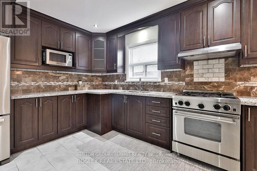 Main - 136 Regina Avenue, Toronto, Ontario  M6A 1R7 - Photo 3 - C13443208