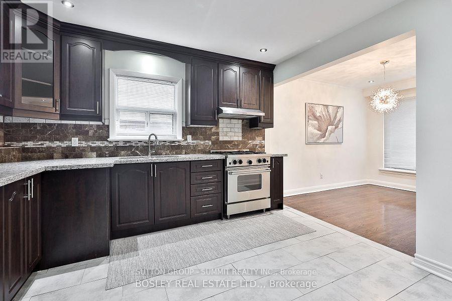 Main - 136 Regina Avenue, Toronto, Ontario  M6A 1R7 - Photo 4 - C13443208