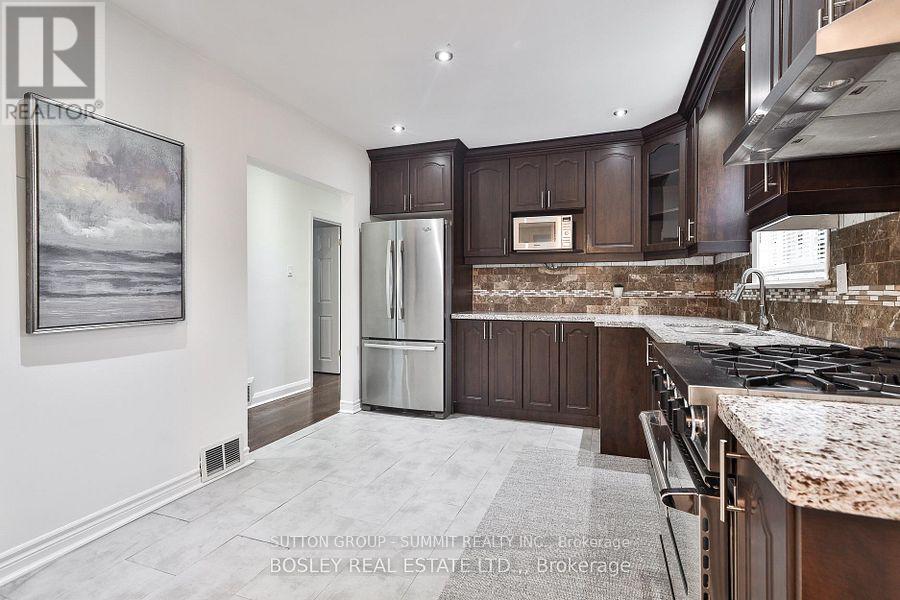 Main - 136 Regina Avenue, Toronto, Ontario  M6A 1R7 - Photo 5 - C13443208