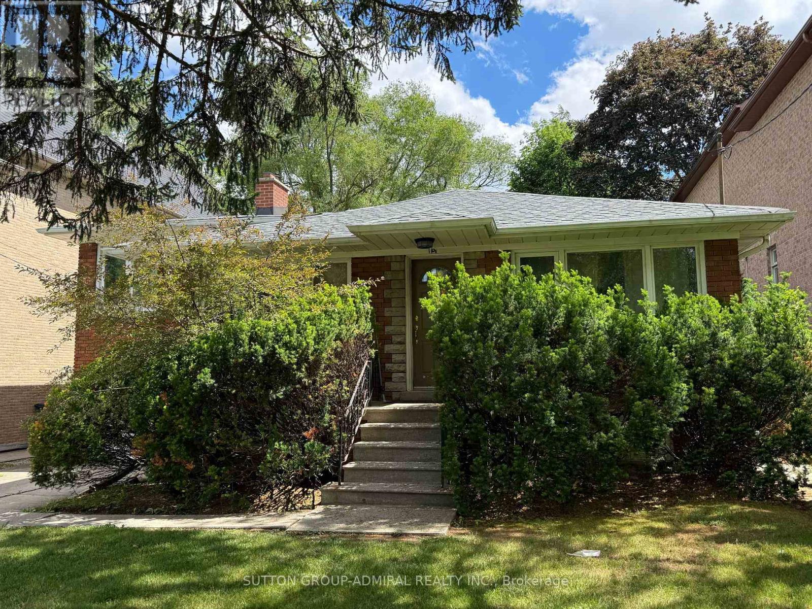 119 CARIBOU ROAD, Toronto, Ontario