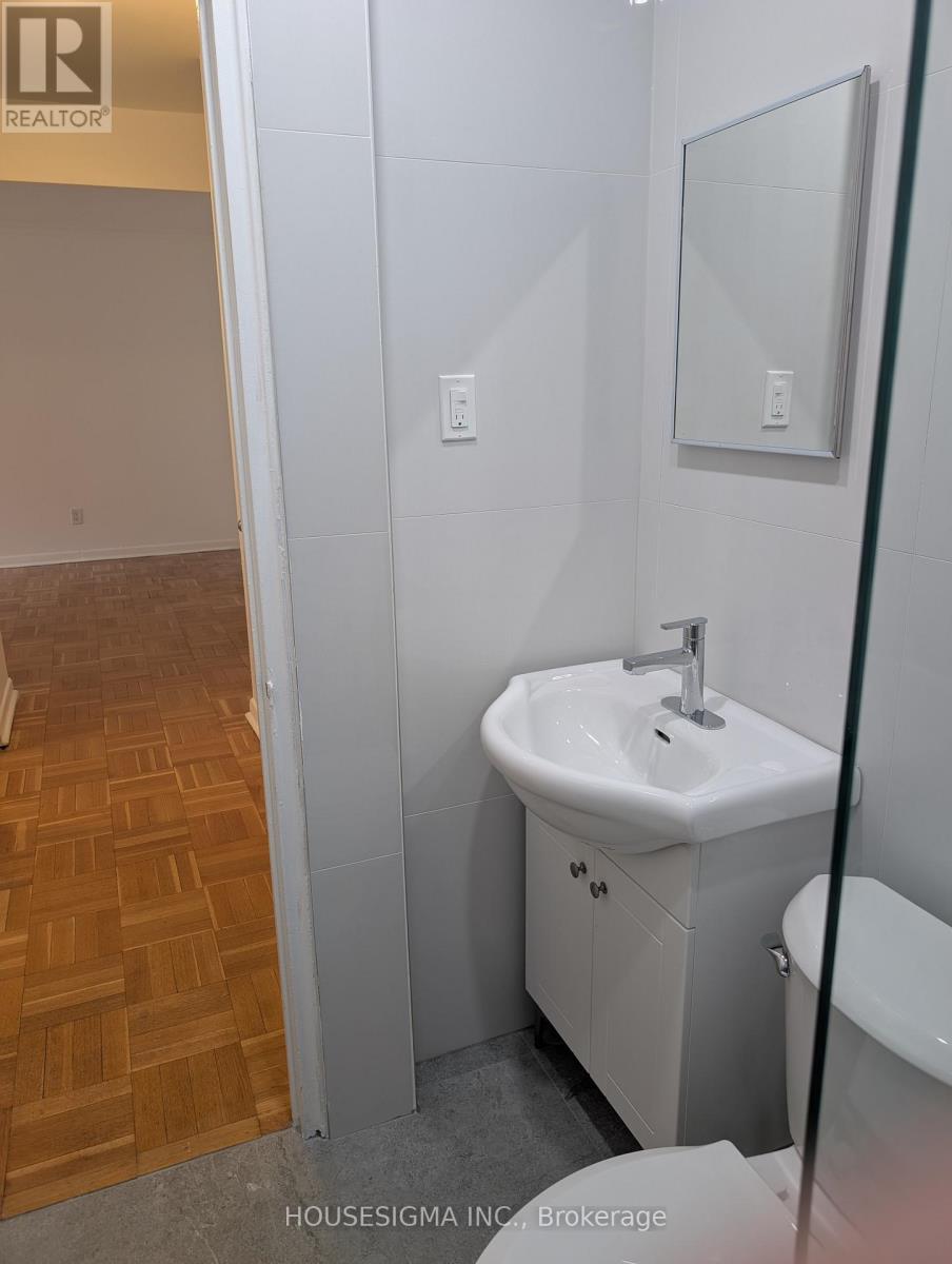 117 Cosburn Avenue, Toronto, Ontario  M4J 2L1 - Photo 11 - E13443222
