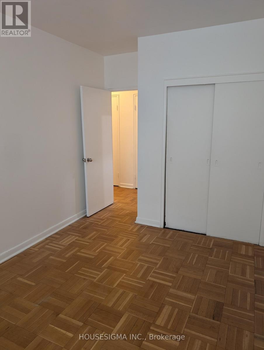 117 Cosburn Avenue, Toronto, Ontario  M4J 2L1 - Photo 3 - E13443222