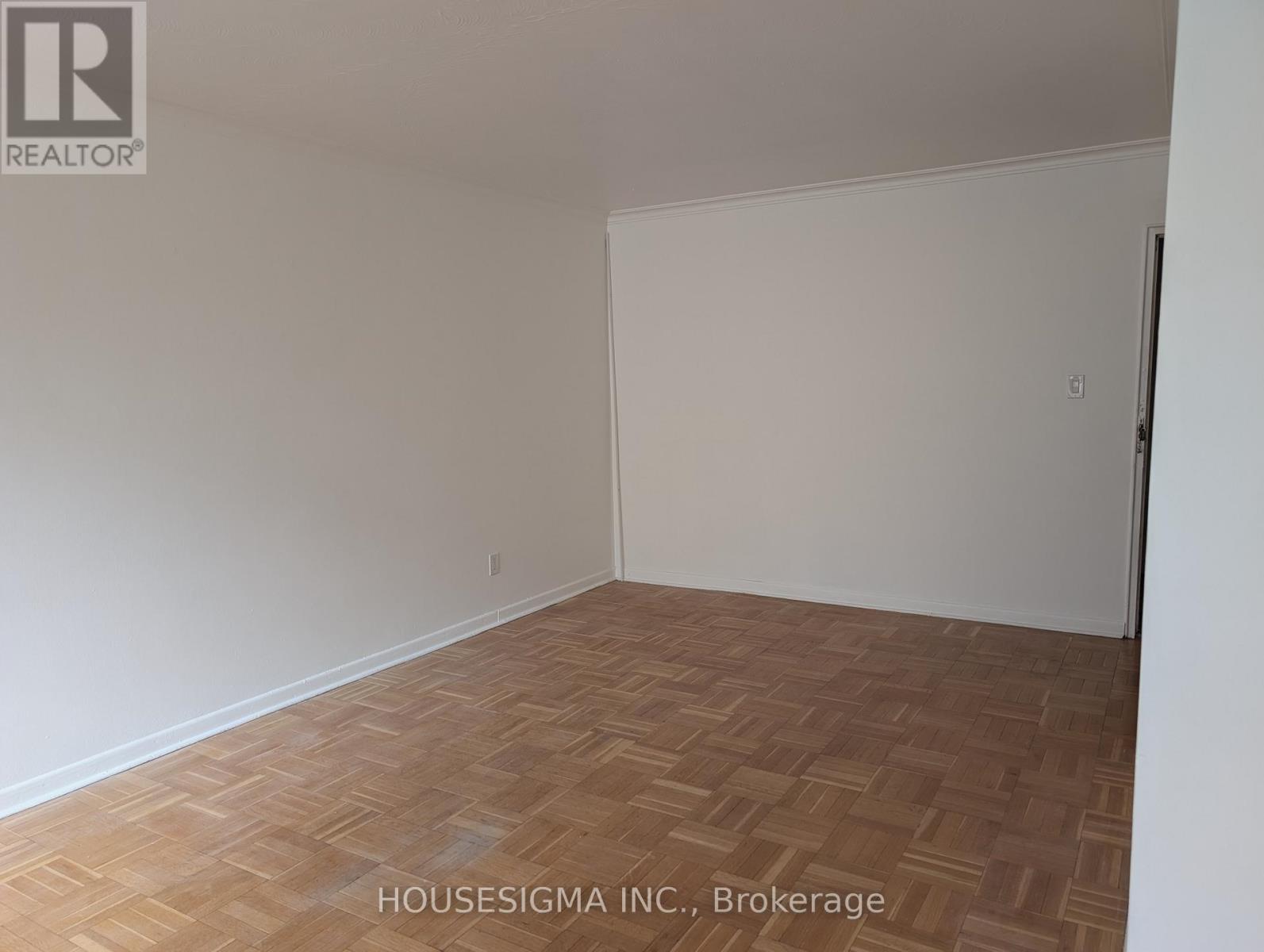 117 Cosburn Avenue, Toronto, Ontario  M4J 2L1 - Photo 6 - E13443222