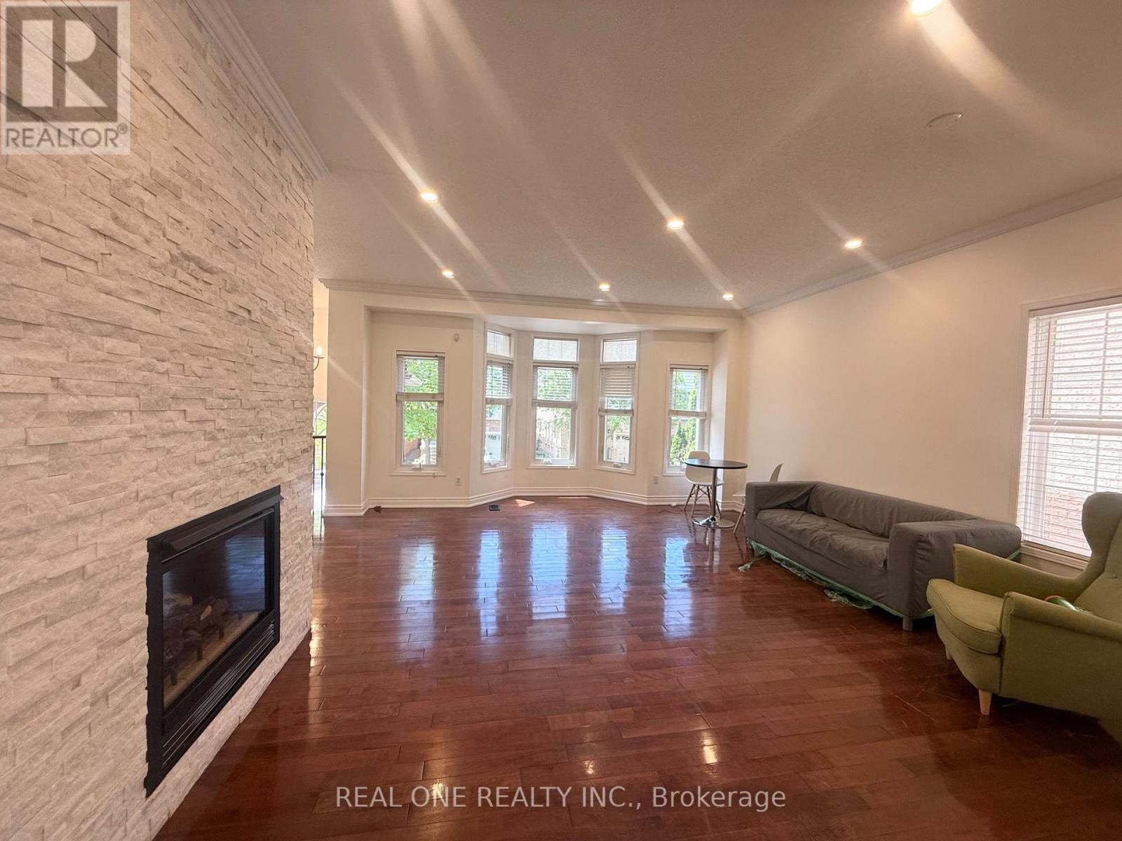 93 Brunswick Avenue, Markham, Ontario  L6C 2E6 - Photo 3 - N13443200