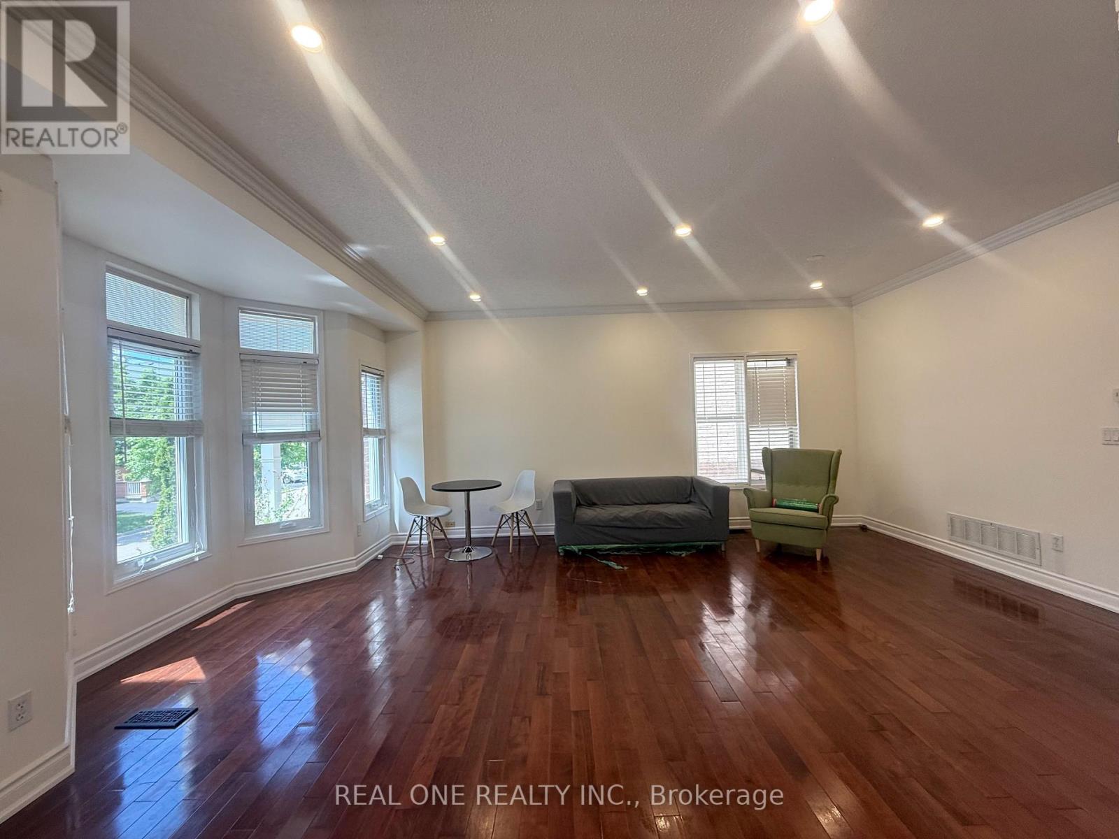 93 Brunswick Avenue, Markham, Ontario  L6C 2E6 - Photo 4 - N13443200