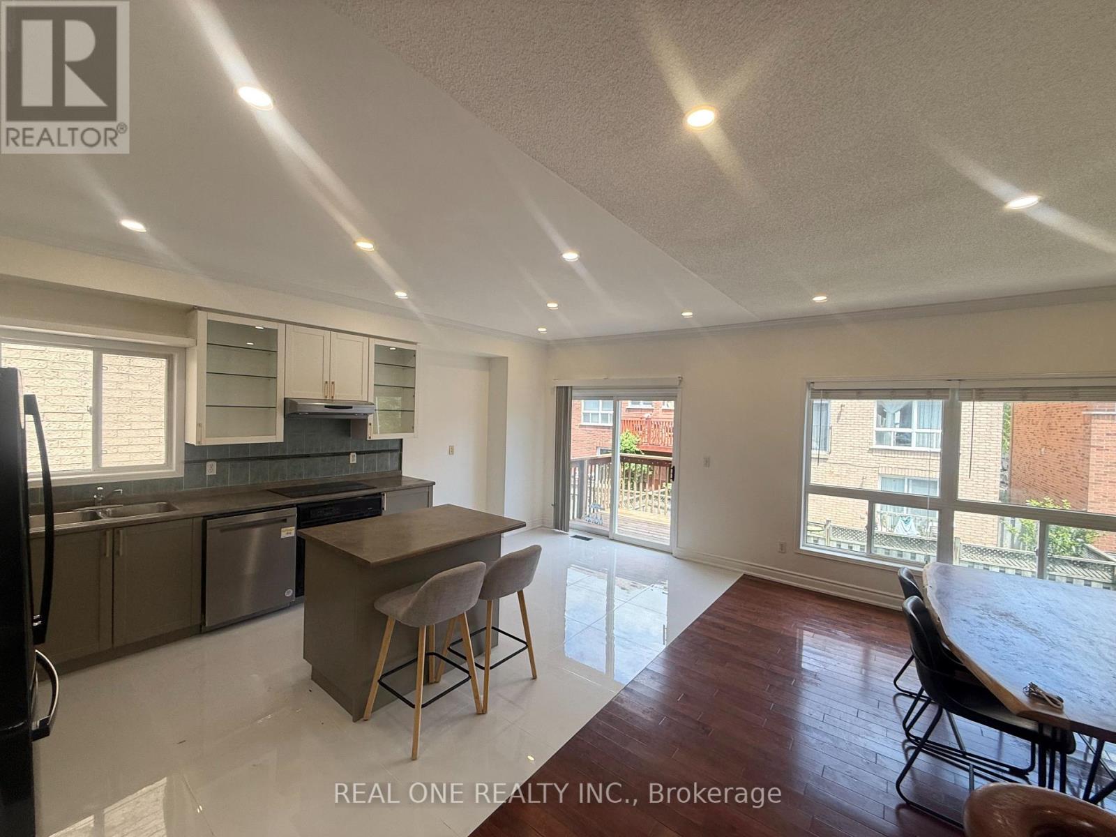 93 Brunswick Avenue, Markham, Ontario  L6C 2E6 - Photo 6 - N13443200