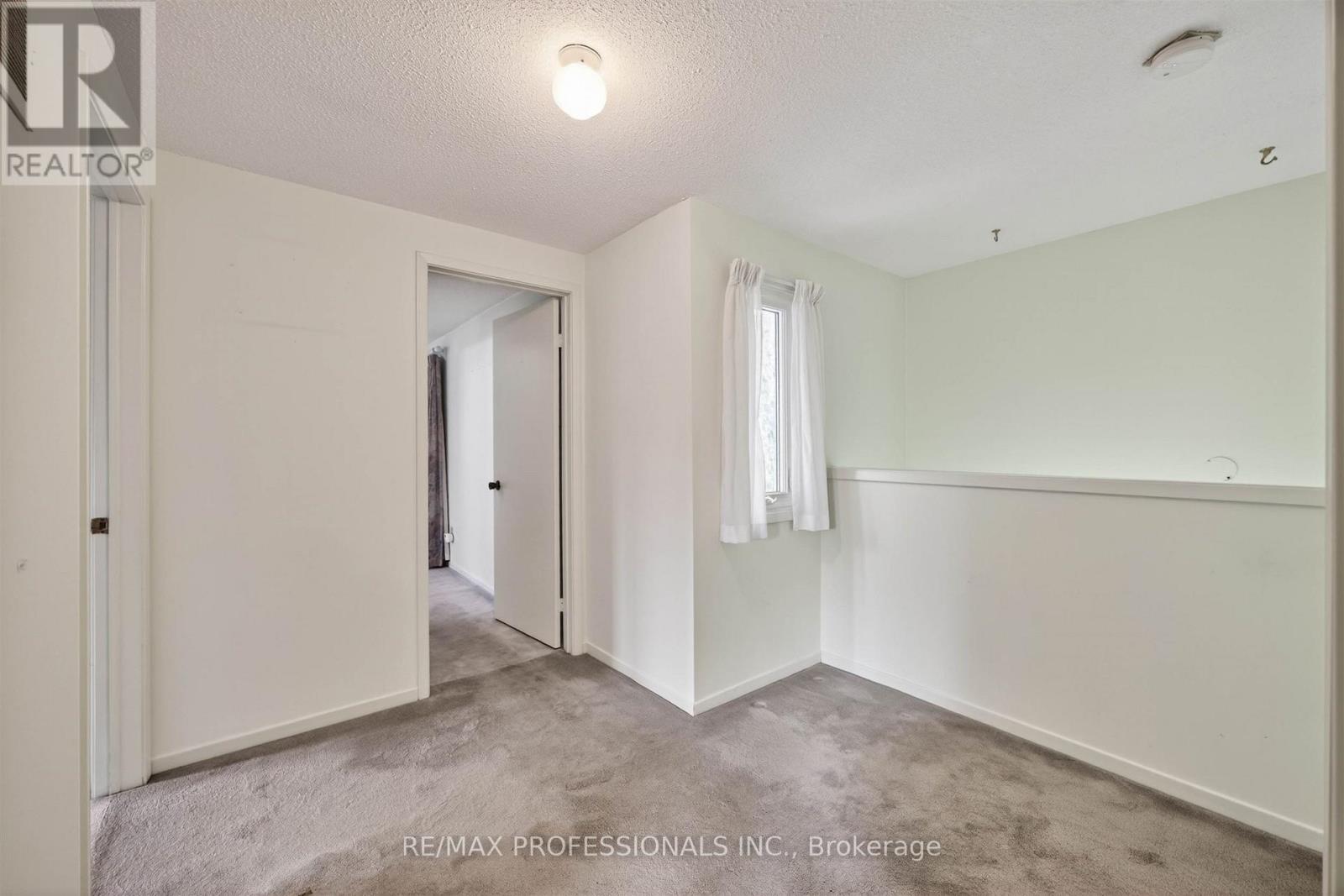 4 Bigham Crescent, Toronto, Ontario  M9C 5C6 - Photo 12 - W13443216