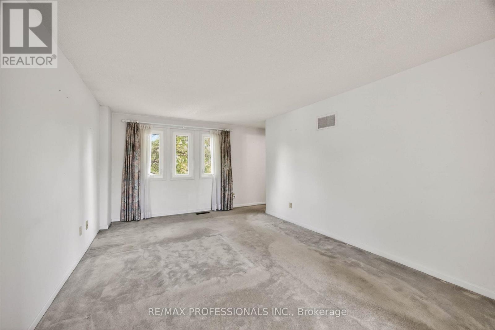 4 Bigham Crescent, Toronto, Ontario  M9C 5C6 - Photo 13 - W13443216