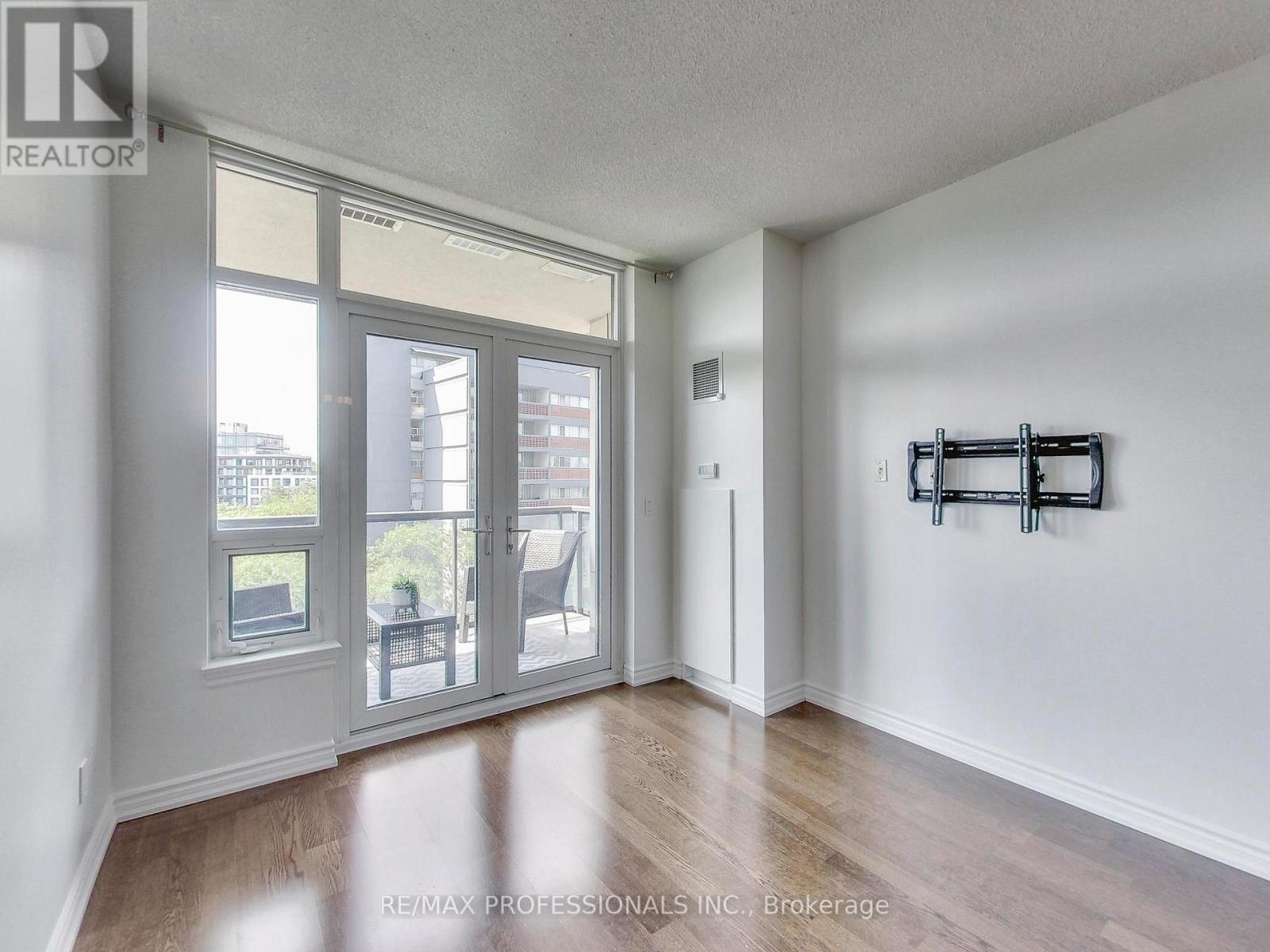 711 - 1135 Royal York Road, Toronto, Ontario  M9A 0C3 - Photo 17 - W13443174