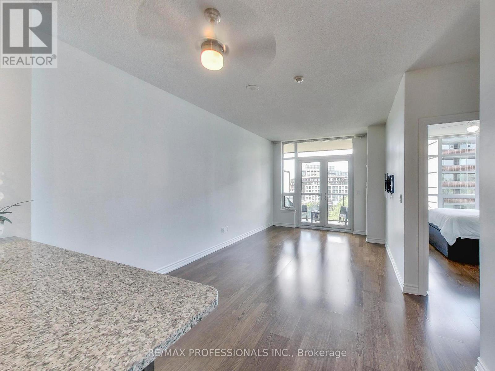 711 - 1135 Royal York Road, Toronto, Ontario  M9A 0C3 - Photo 15 - W13443174