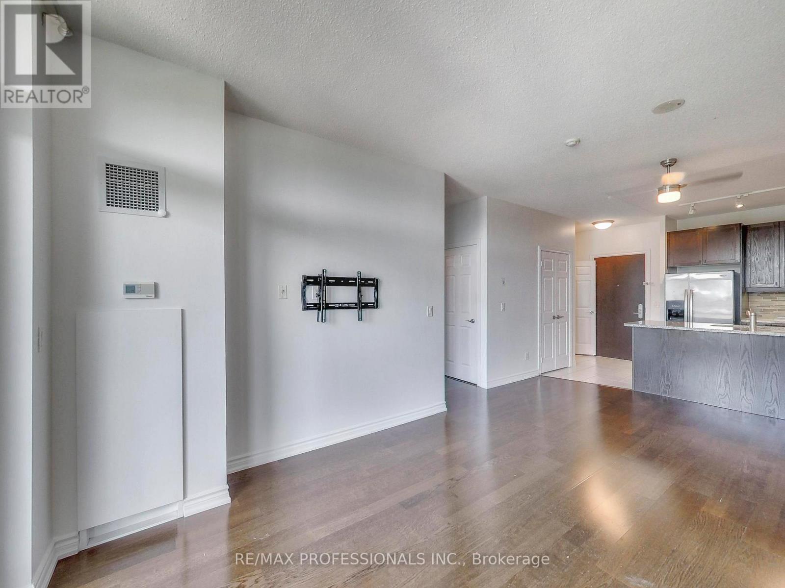 711 - 1135 Royal York Road, Toronto, Ontario  M9A 0C3 - Photo 19 - W13443174