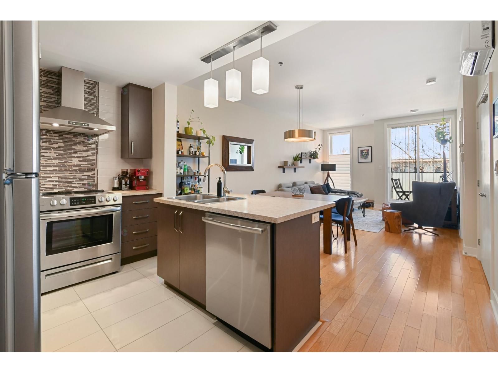 3311 Boul. St-Joseph E.|#313 Montréal (Rosemont/La Petite-Patrie) Quebec Canada H1X1W3 4