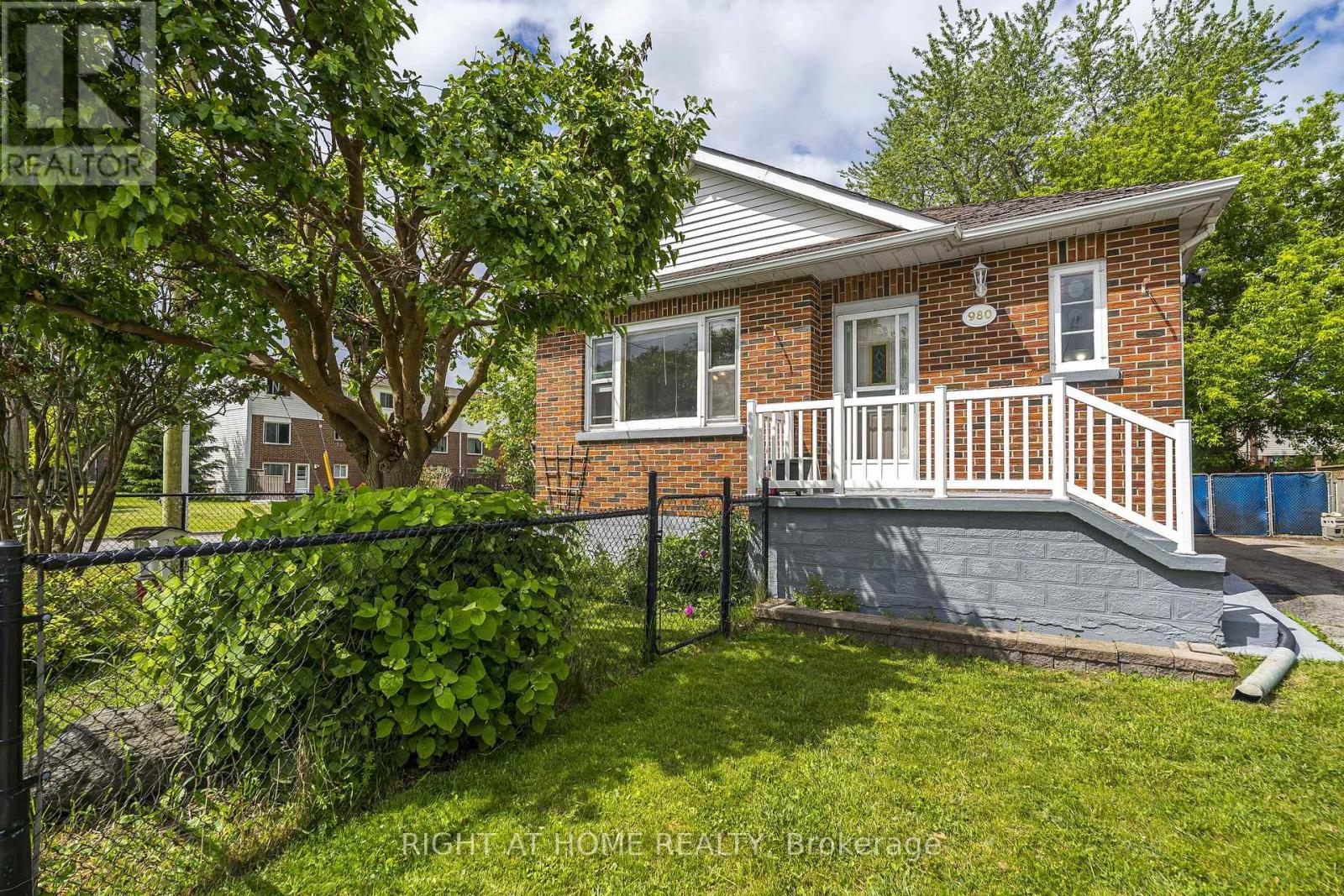 980 GLEN STREET, Oshawa, Ontario