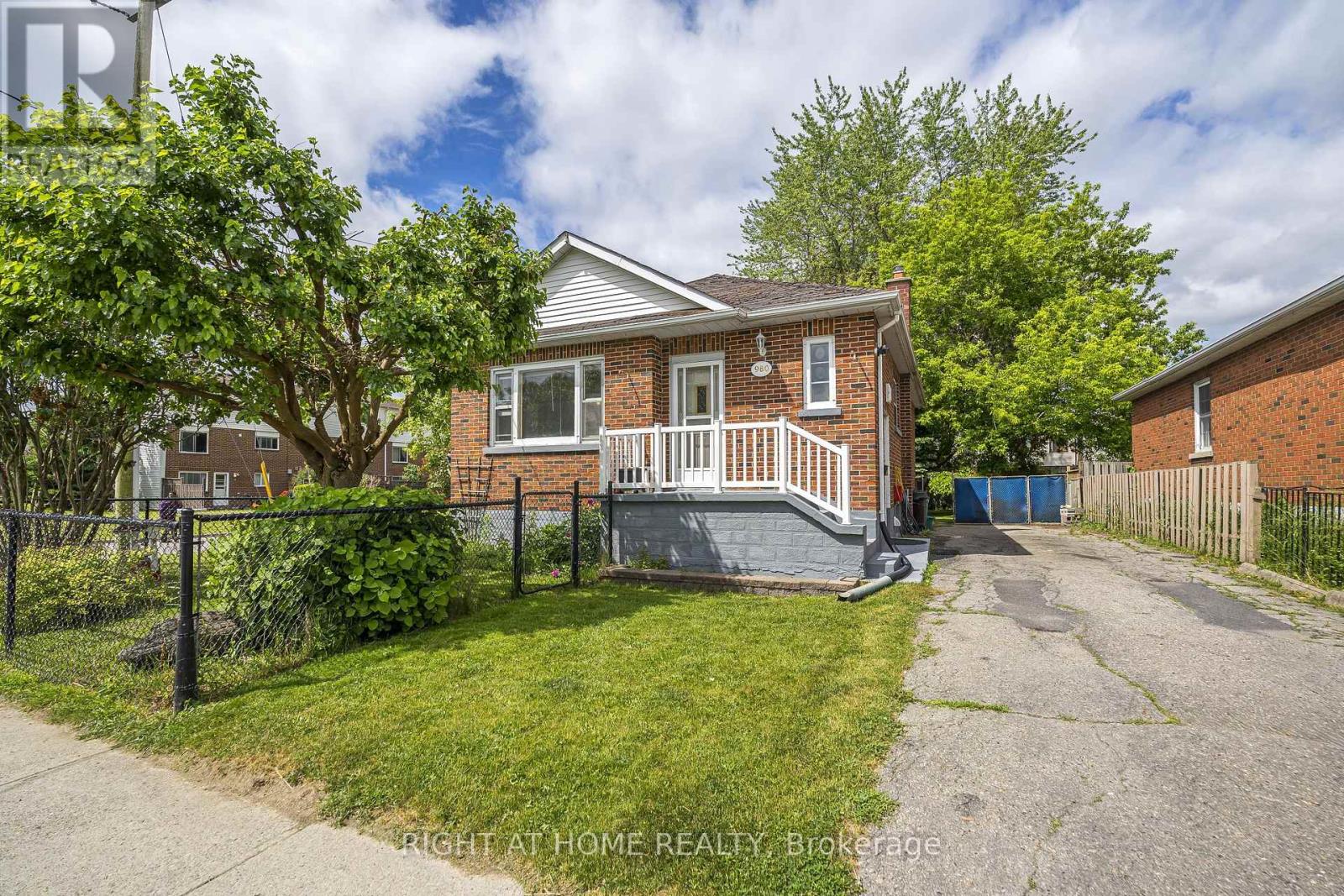 980 Glen Street, Oshawa, Ontario  L1J 3V1 - Photo 2 - E13443282